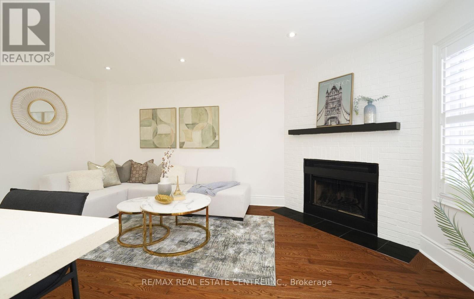 15 DONNA DRIVE - 15