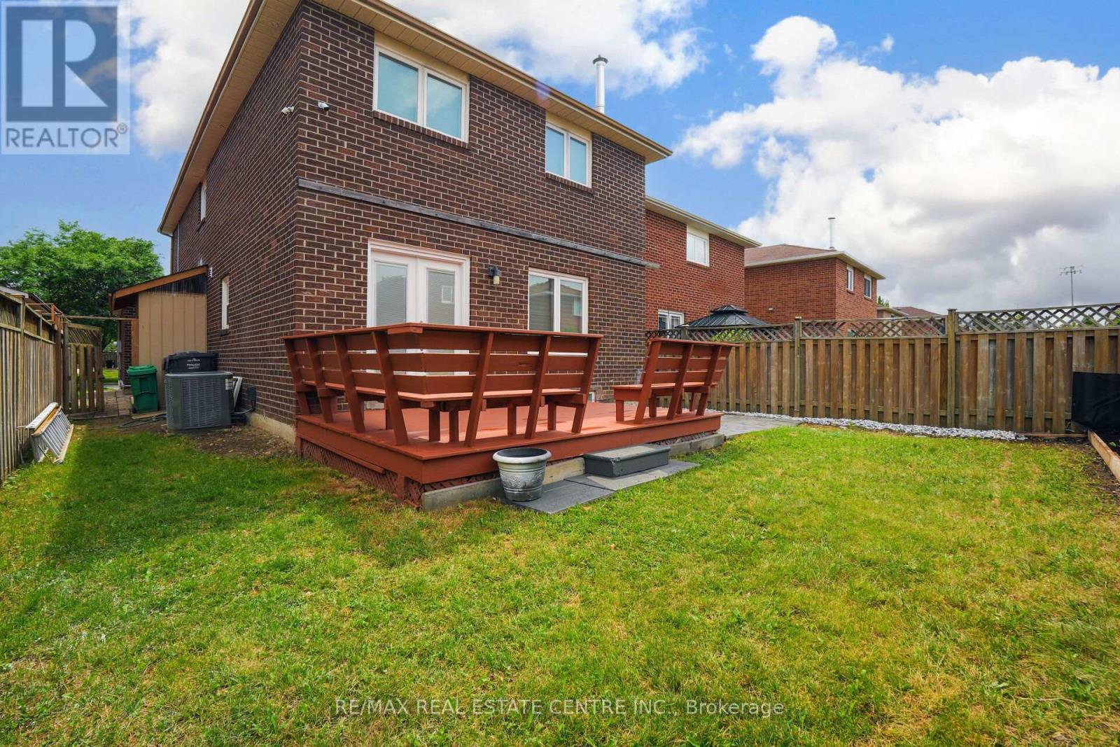 15 DONNA DRIVE - 35