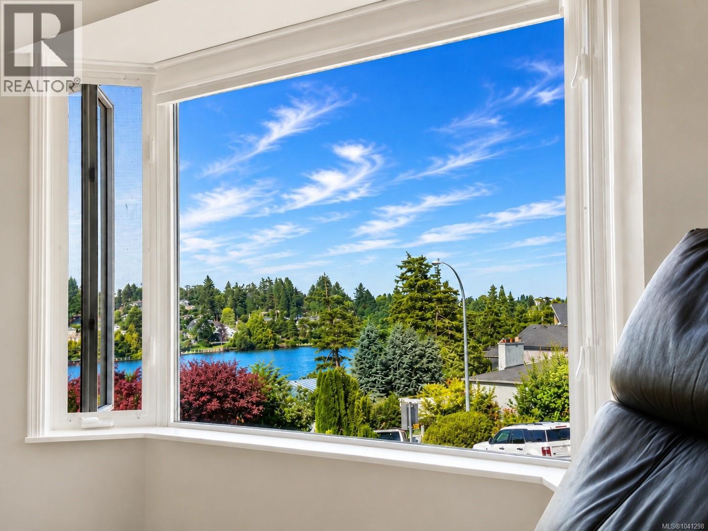 928 Mesher Pl - 1