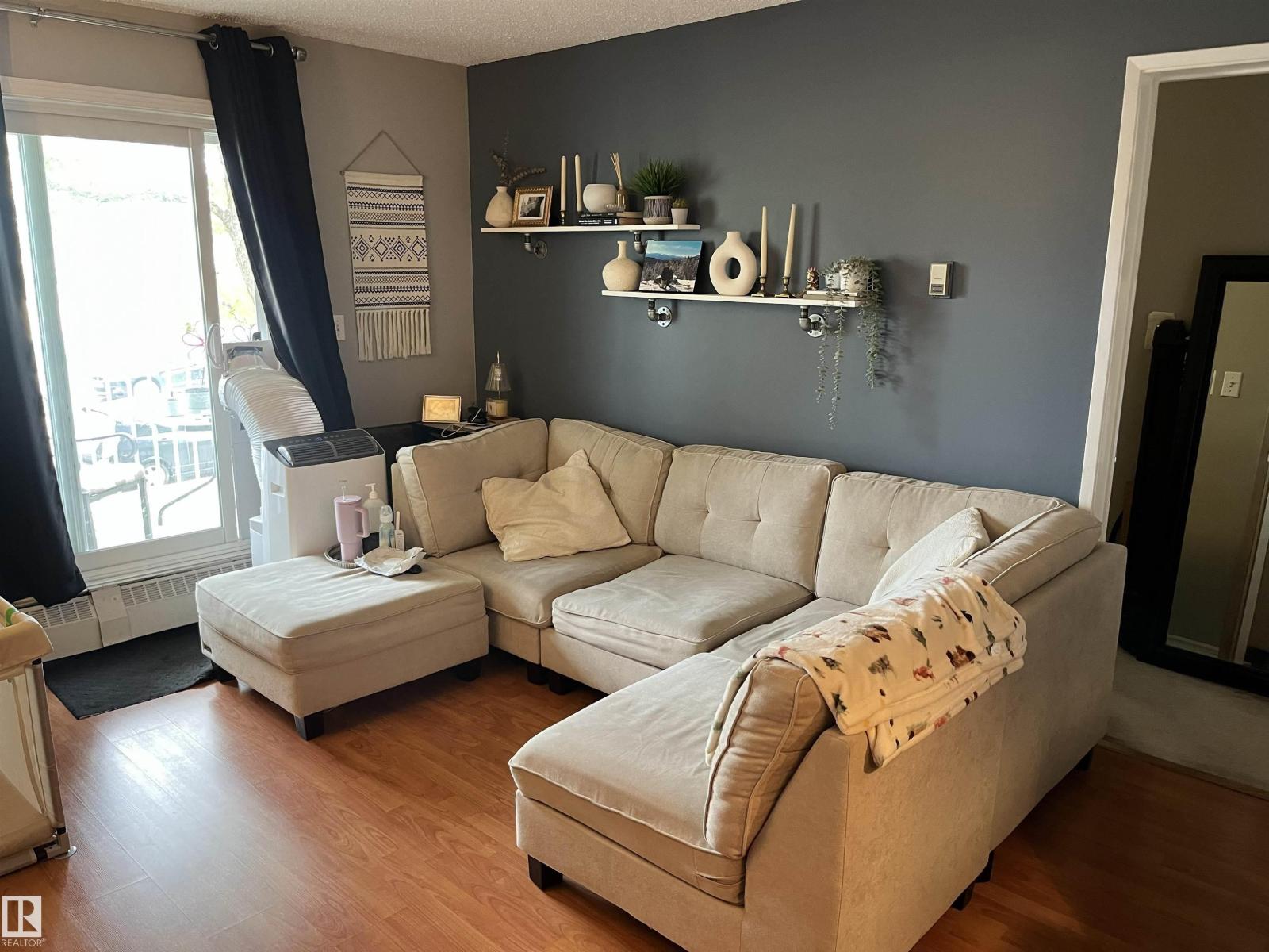 #205 5065 31 AV NW - 8