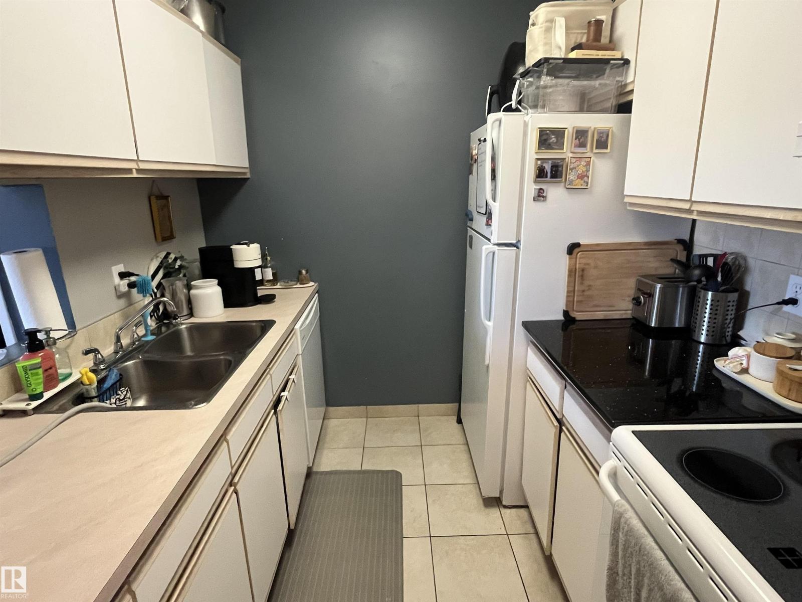 #205 5065 31 AV NW - 6