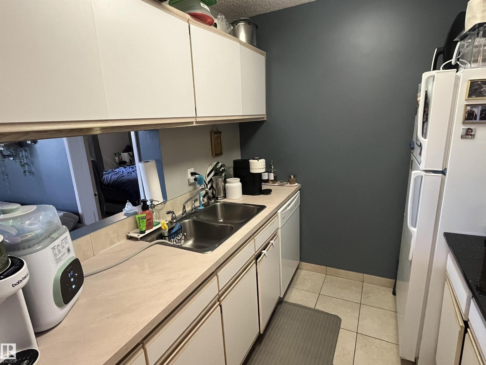 #205 5065 31 AV NW - 7