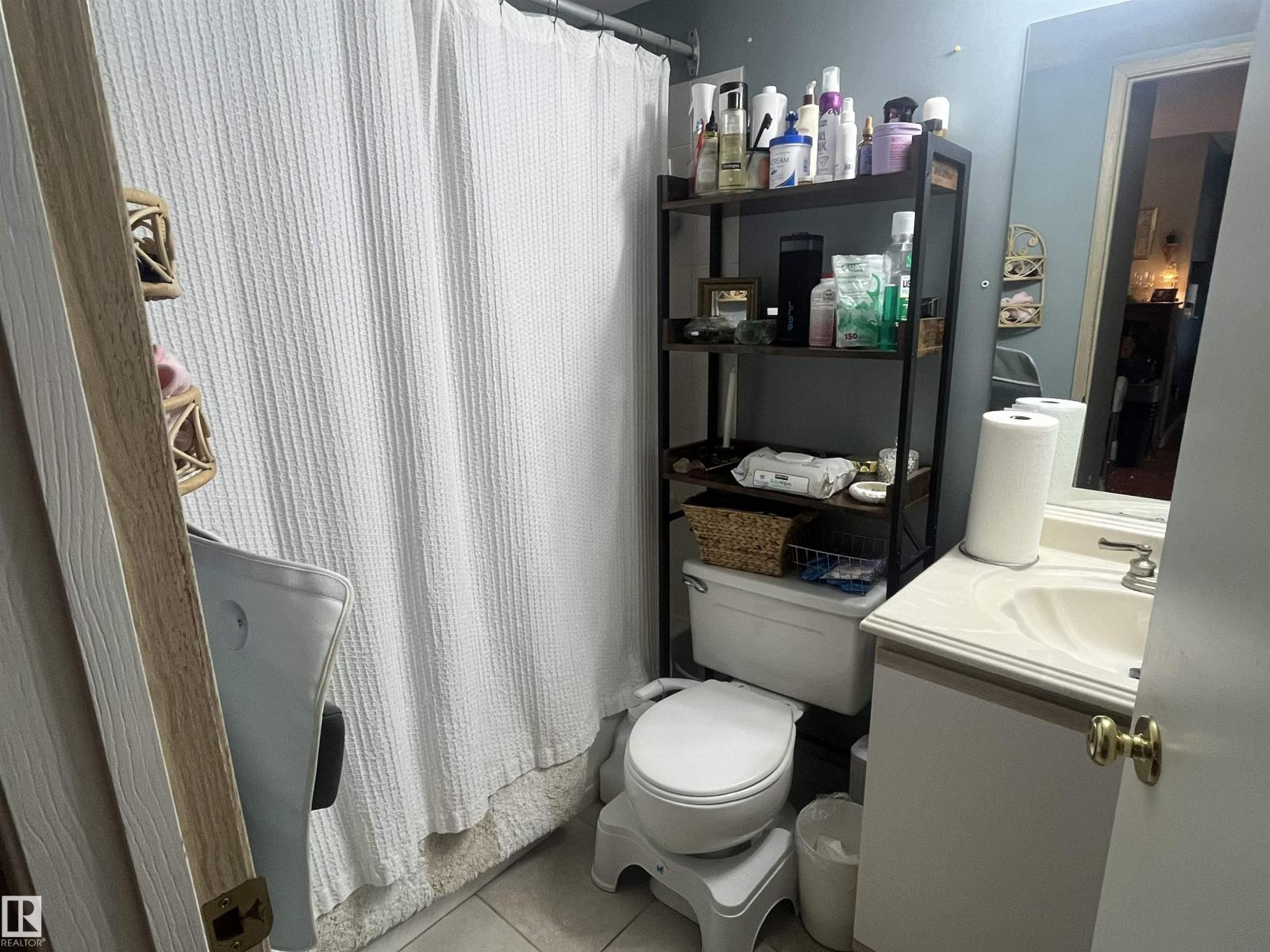 #205 5065 31 AV NW - 9