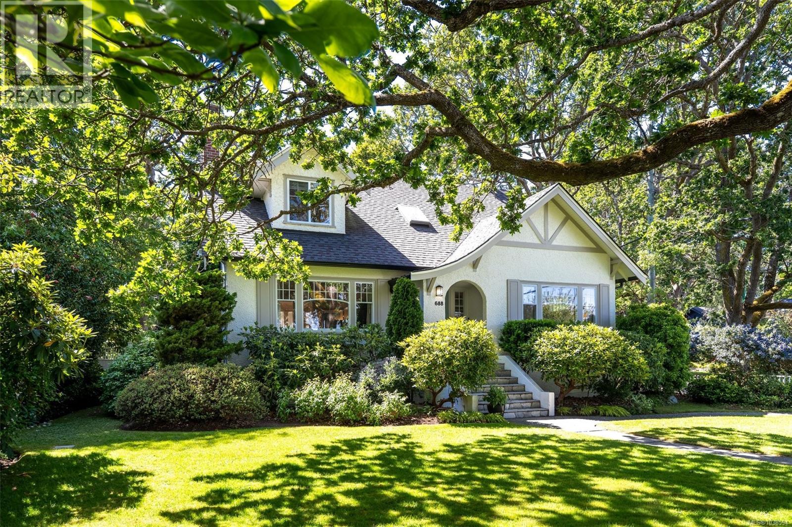 688 Falkland Rd - 42