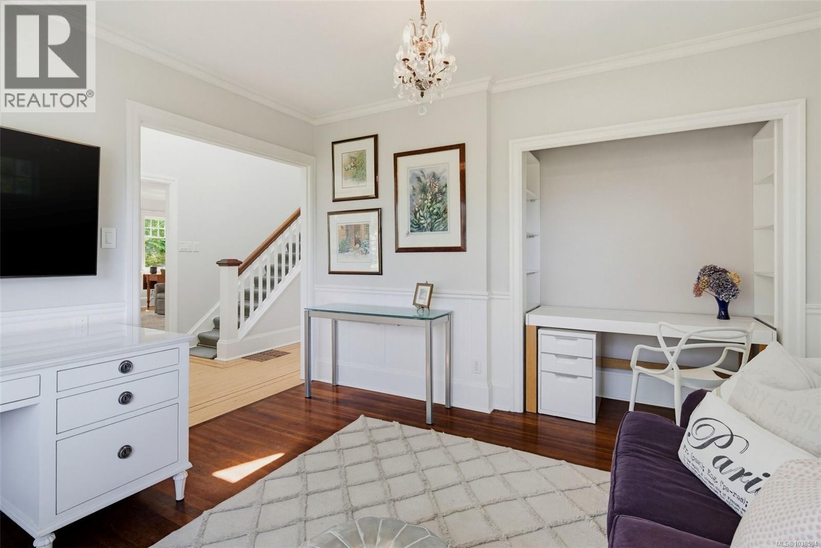 688 Falkland Rd - 17