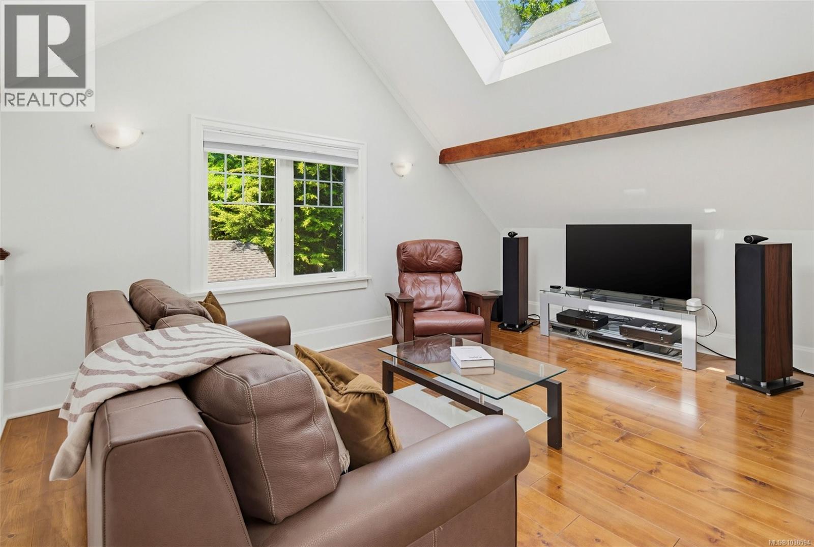 688 Falkland Rd - 22