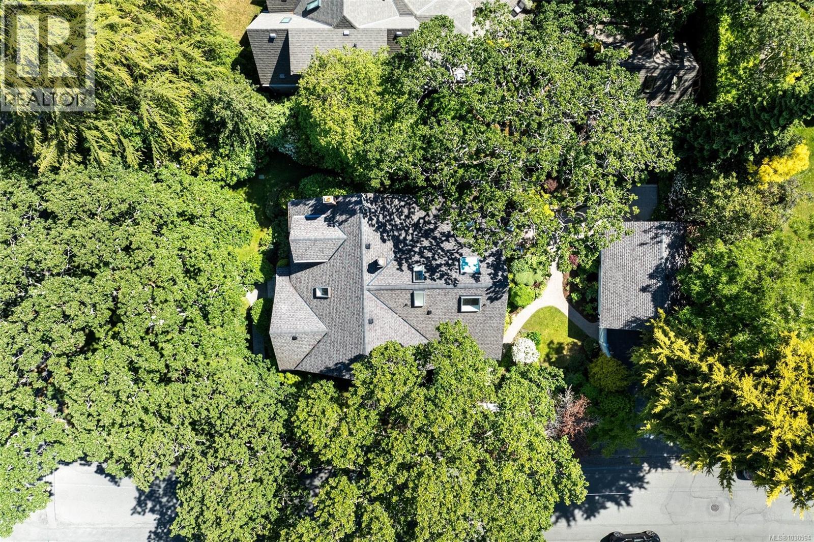688 Falkland Rd - 43