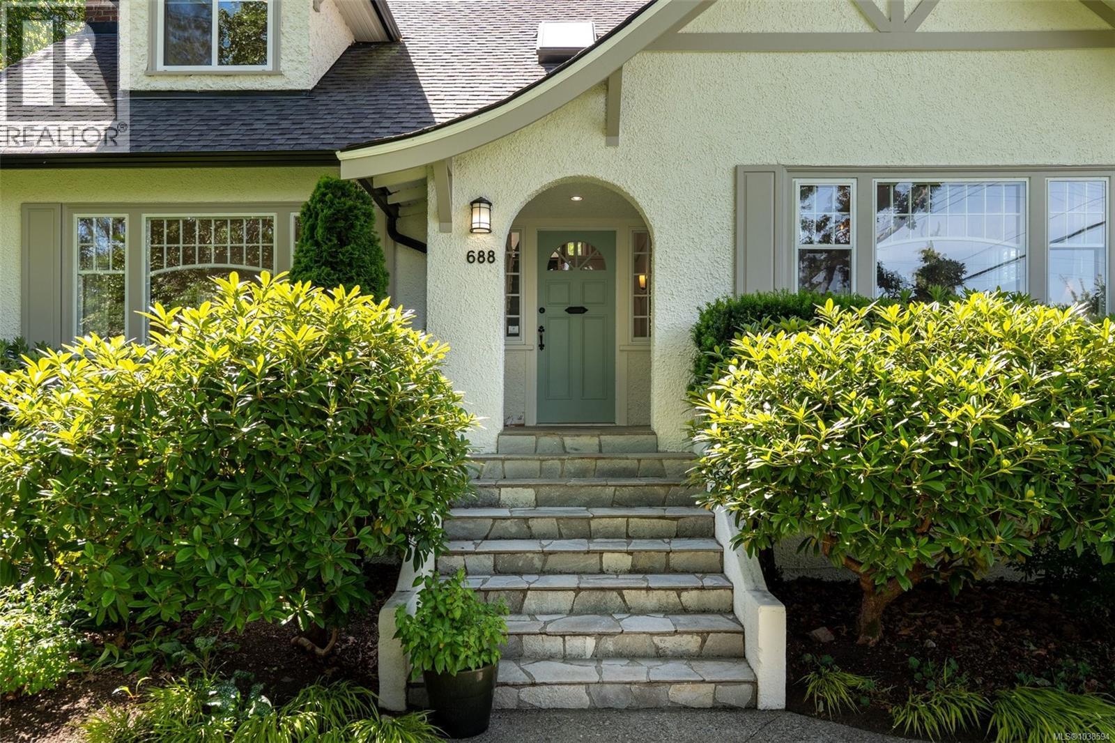 688 Falkland Rd - 1