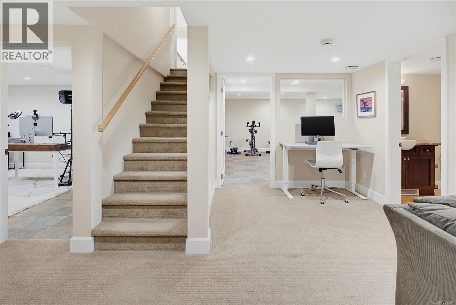 688 Falkland Rd - 26