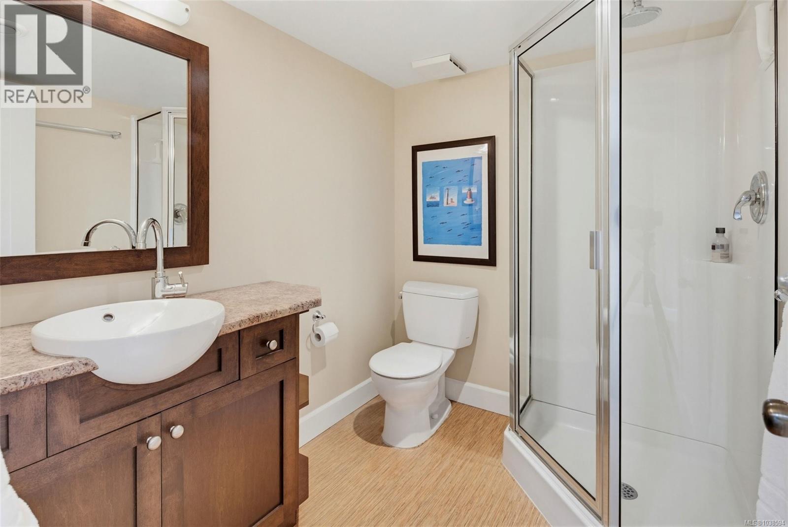 688 Falkland Rd - 30