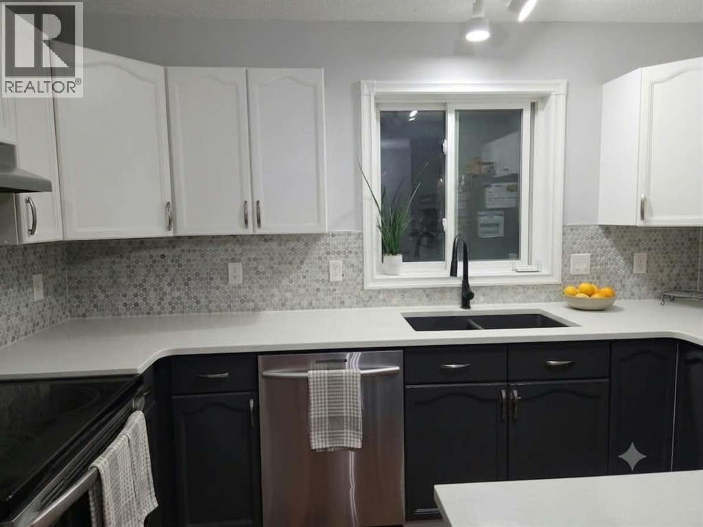 335 Covington Bay NE, Coventry Hills, Calgary photo 4