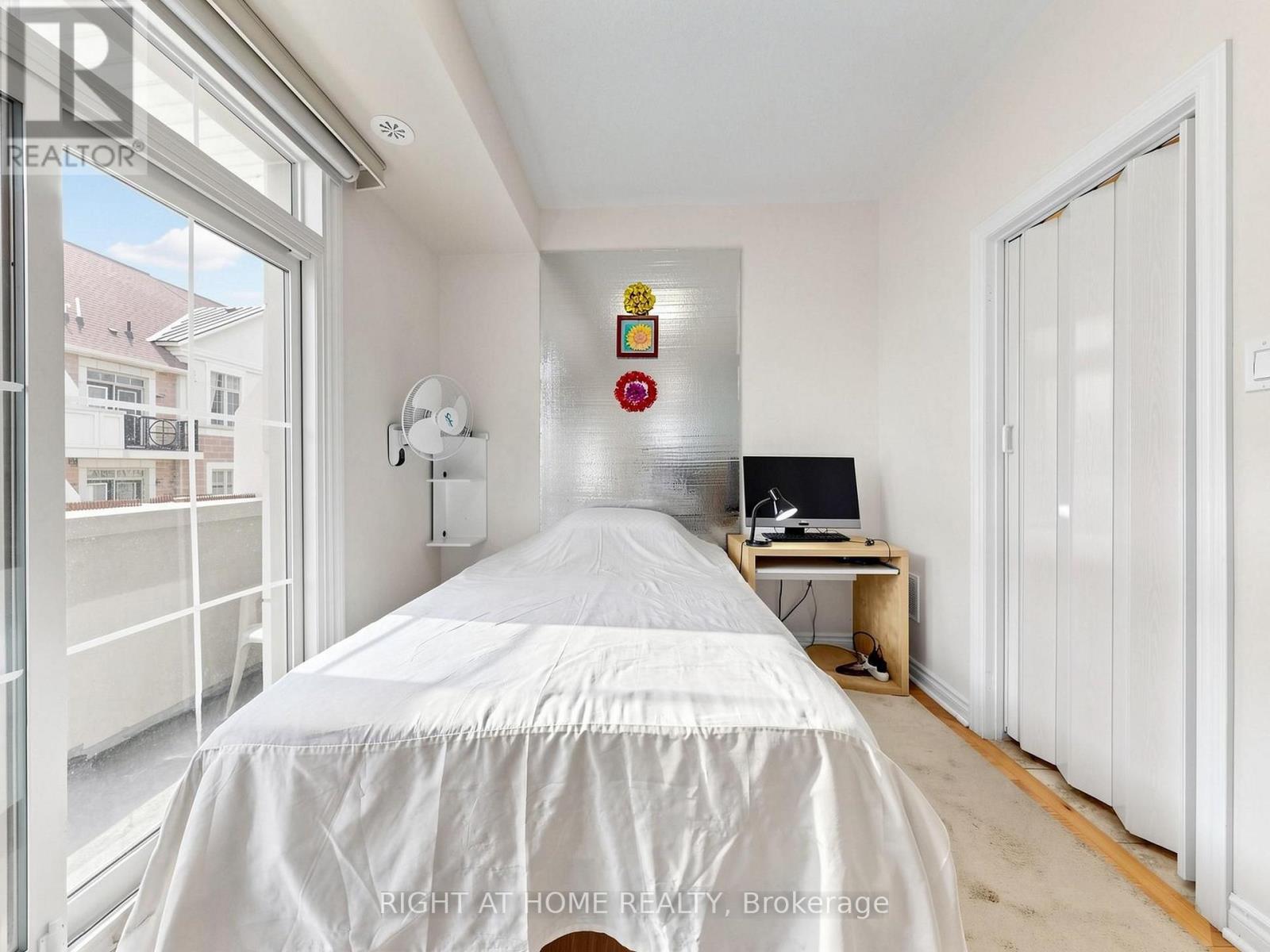 #24 86 PRESTON MEADOW AVENUE - 25