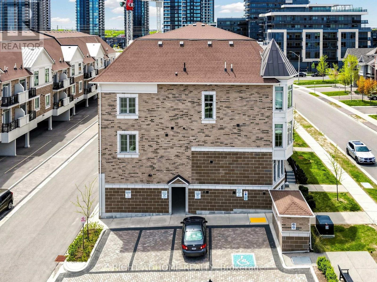 #24 86 PRESTON MEADOW AVENUE - 42