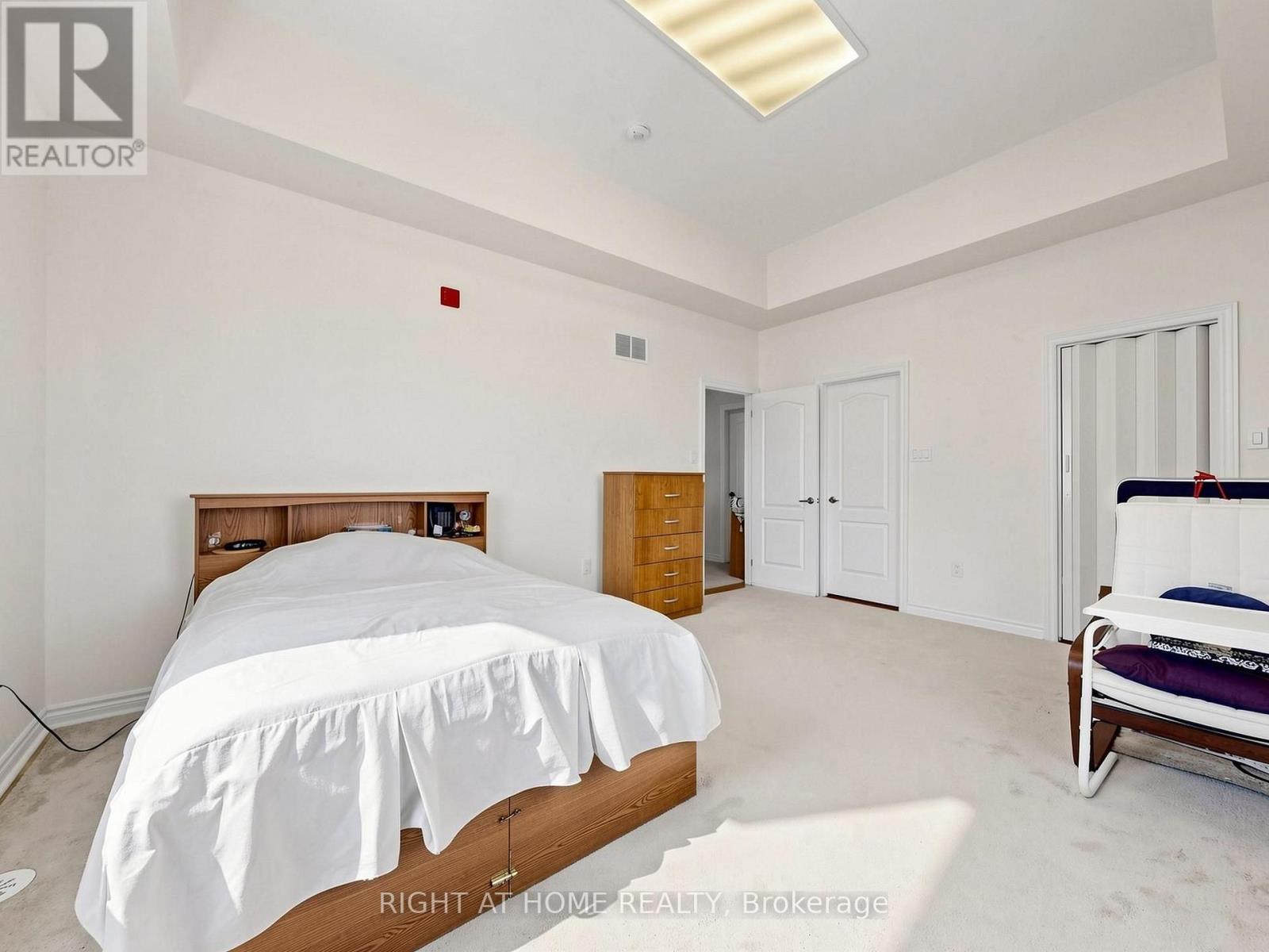 #24 86 PRESTON MEADOW AVENUE - 31
