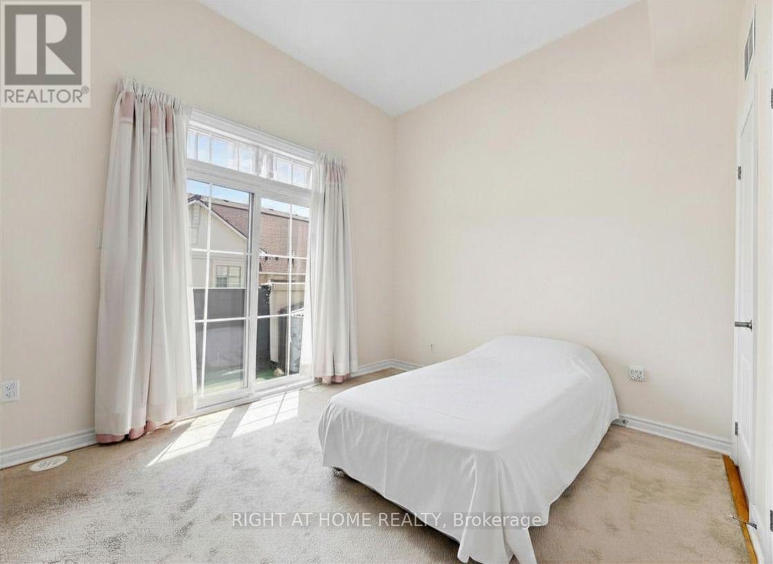 #24 86 PRESTON MEADOW AVENUE - 37