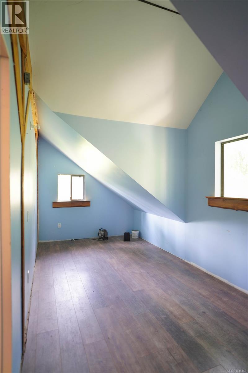 1710 North End Rd - 40
