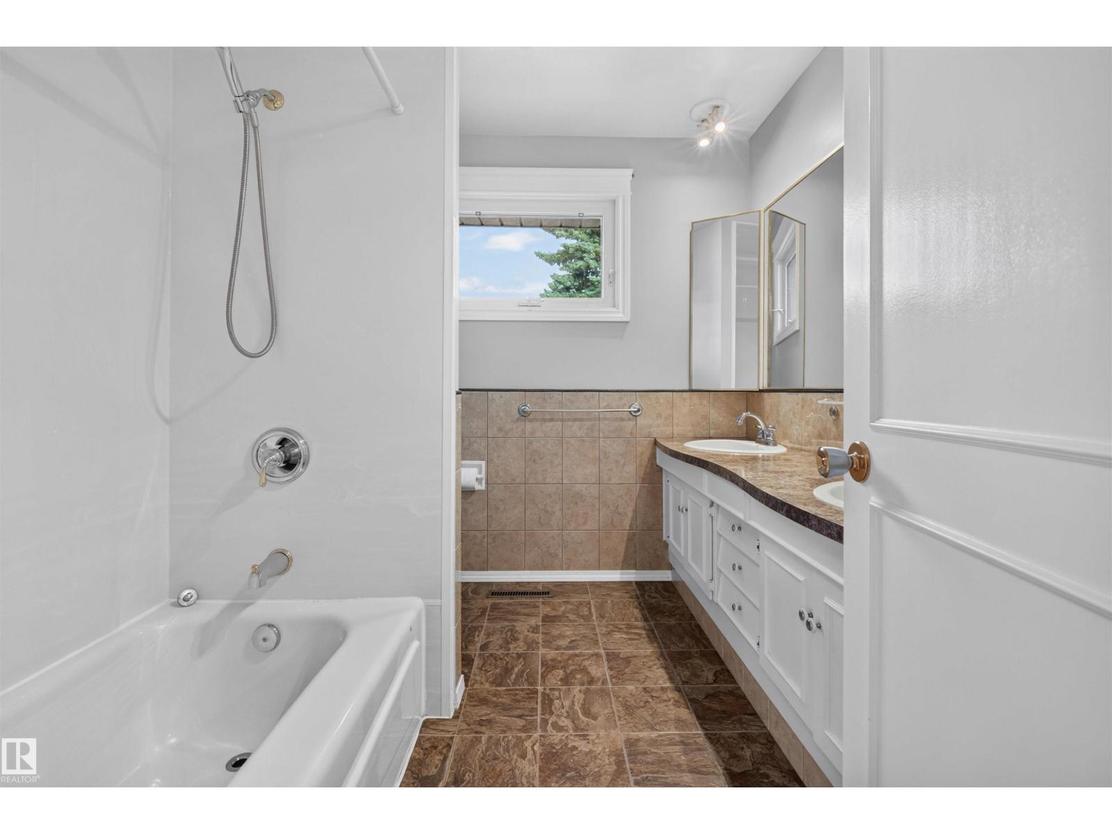3619 113A ST NW - 28