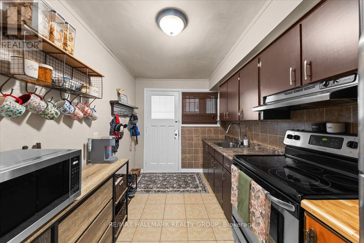 664 CUMMINGS AVENUE - Image 24