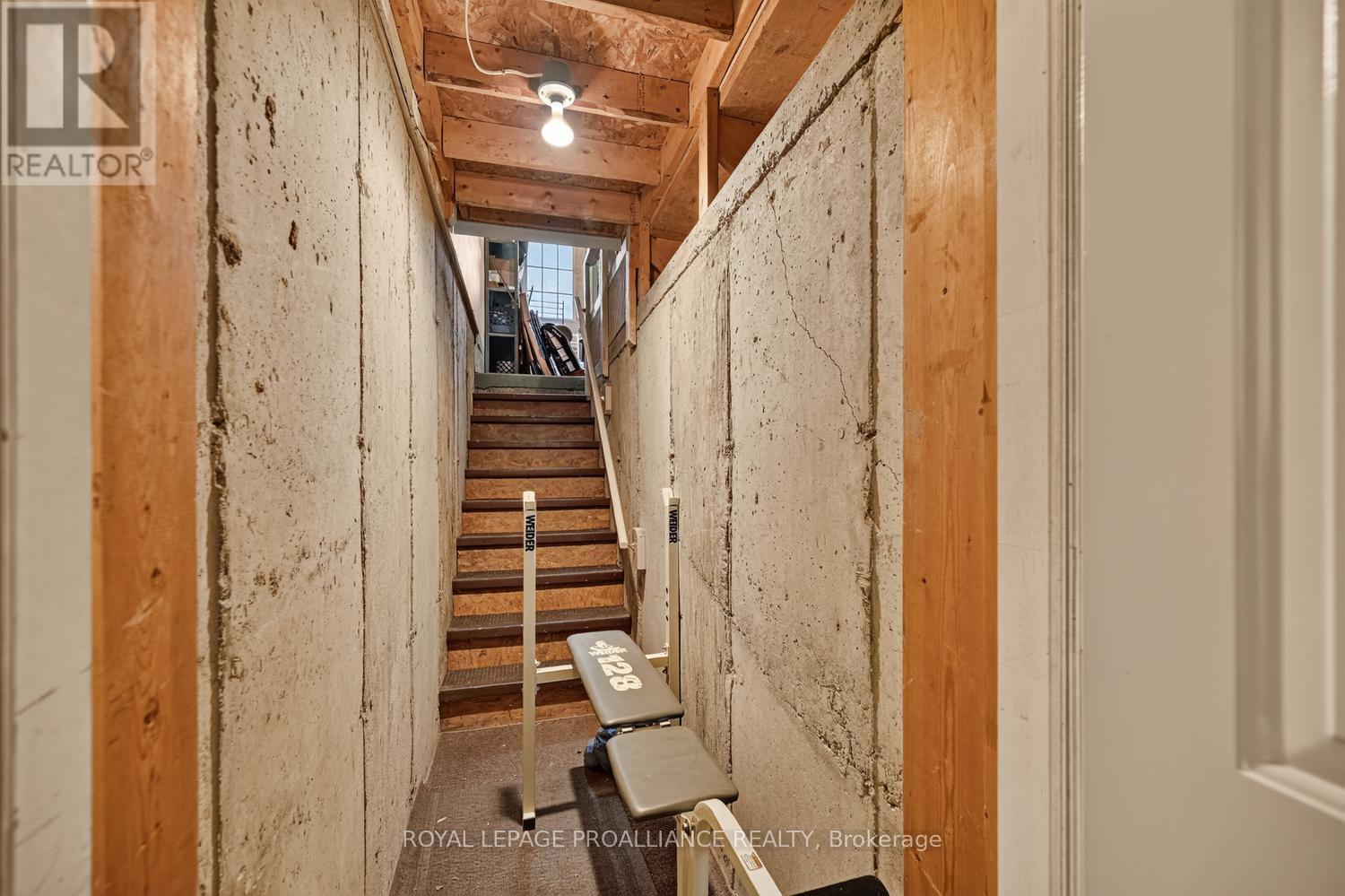 1099 BRIDLEWOOD DRIVE - Image 37