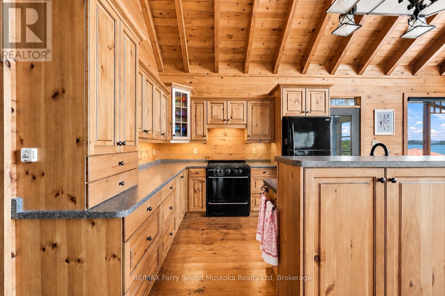 43 15C ISLAND - Image 10