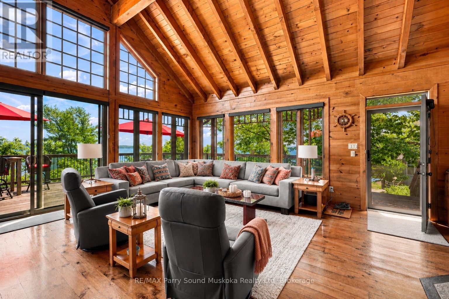 43 15C ISLAND - Image 9