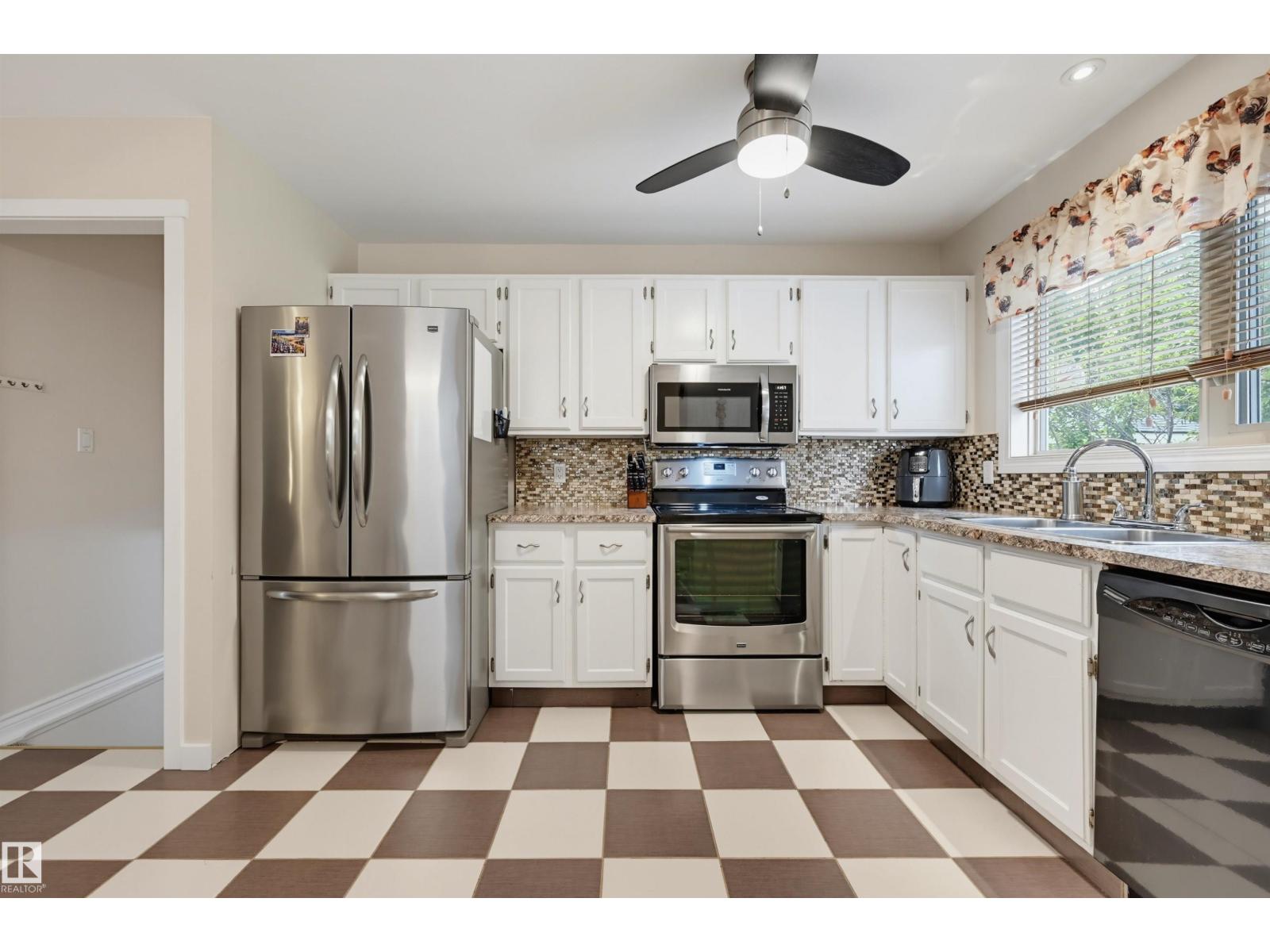 8316 189A ST NW - 11