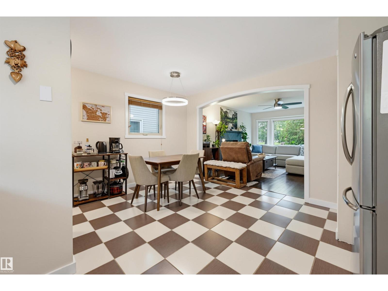 8316 189A ST NW - 12