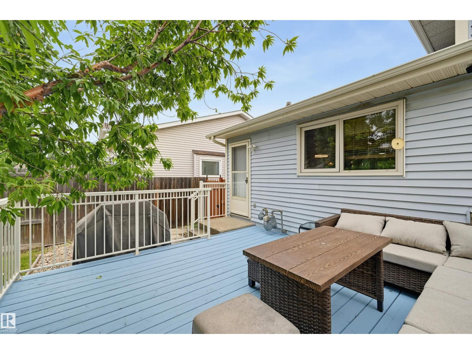 8316 189A ST NW - 15