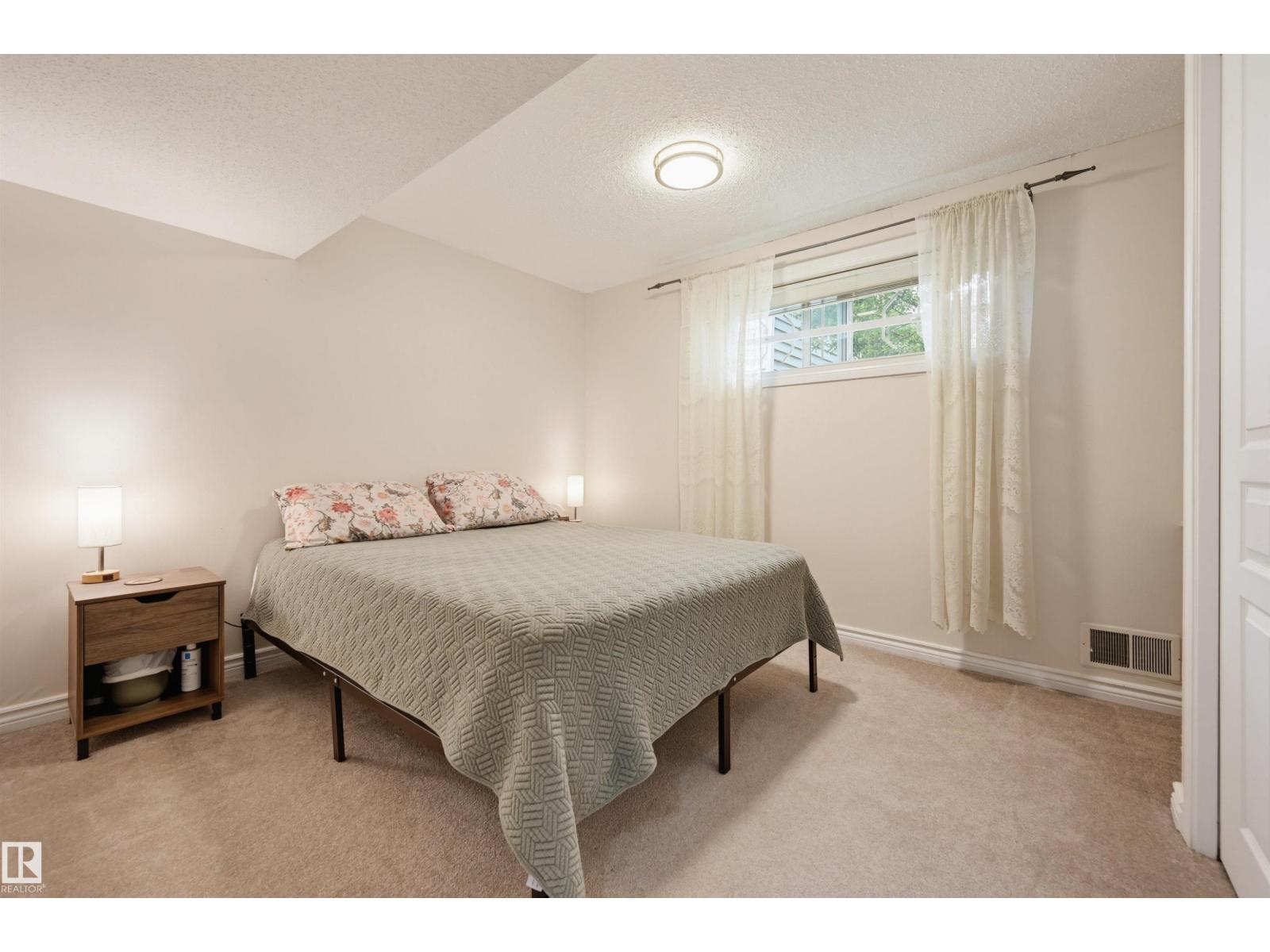 8316 189A ST NW - 24