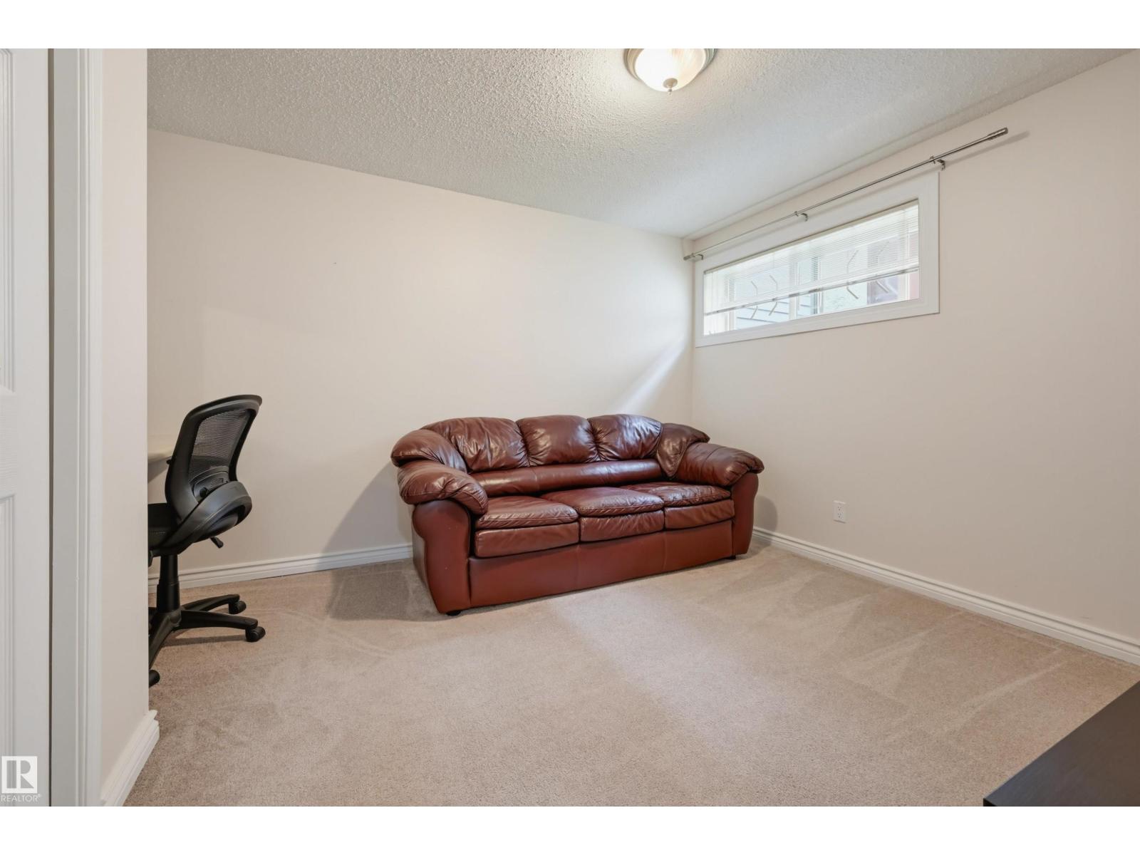 8316 189A ST NW - 27