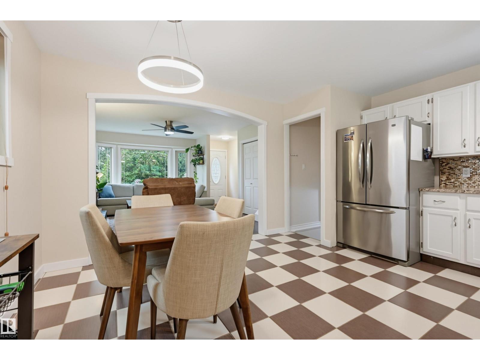 8316 189A ST NW - 3