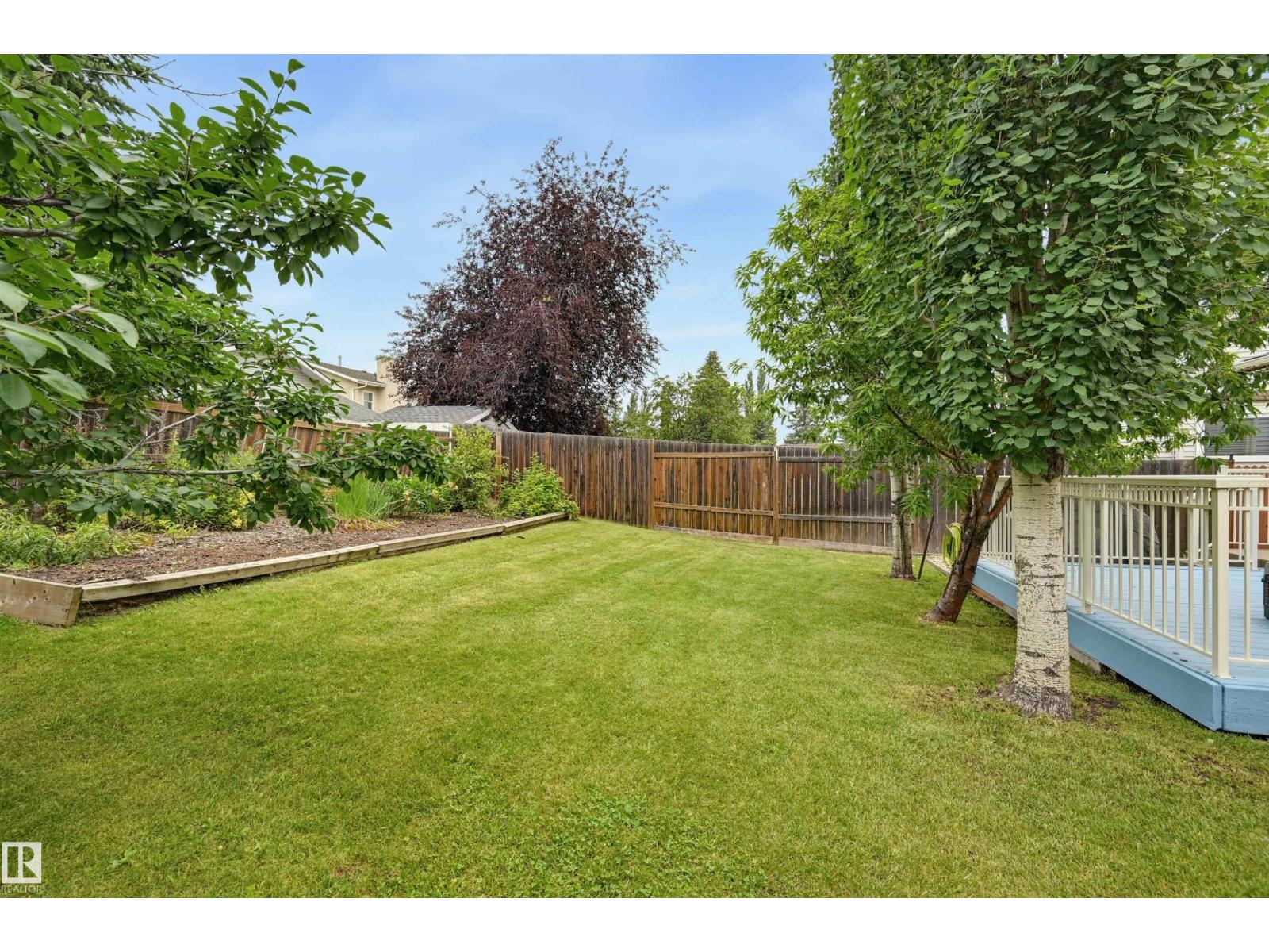 8316 189A ST NW - 35