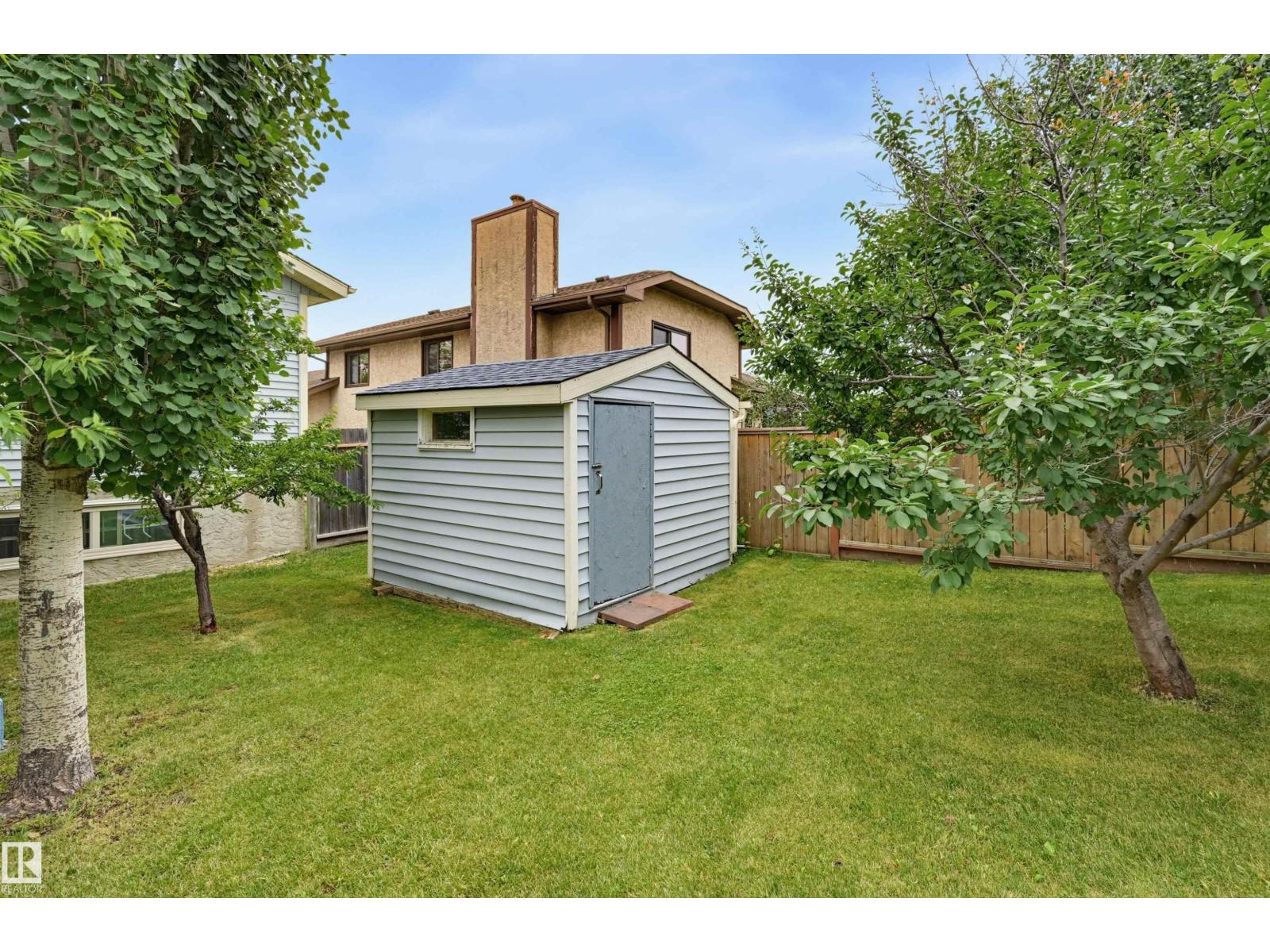 8316 189A ST NW - 36