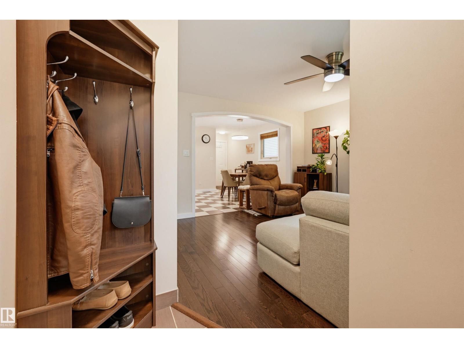 8316 189A ST NW - 4