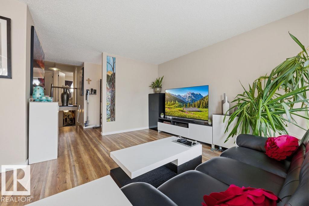 7422 188 ST NW - 9