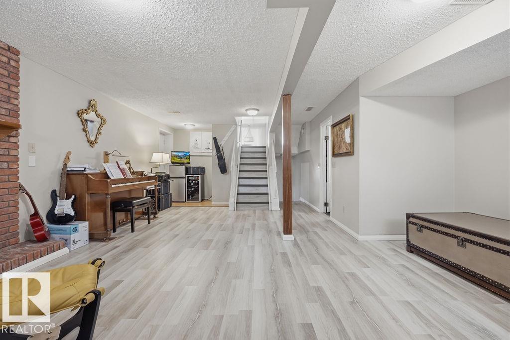 7422 188 ST NW - 28