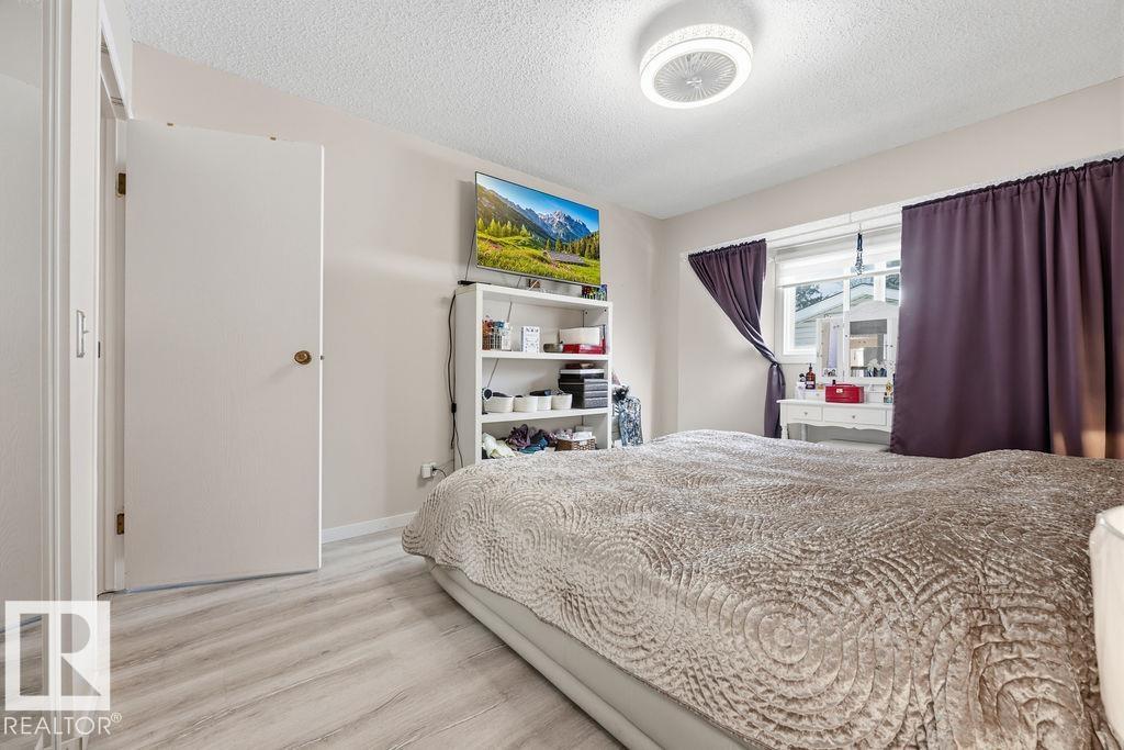 7422 188 ST NW - 22