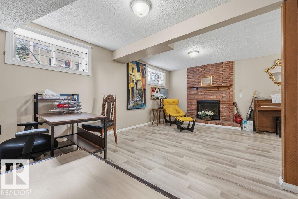 7422 188 ST NW - 27