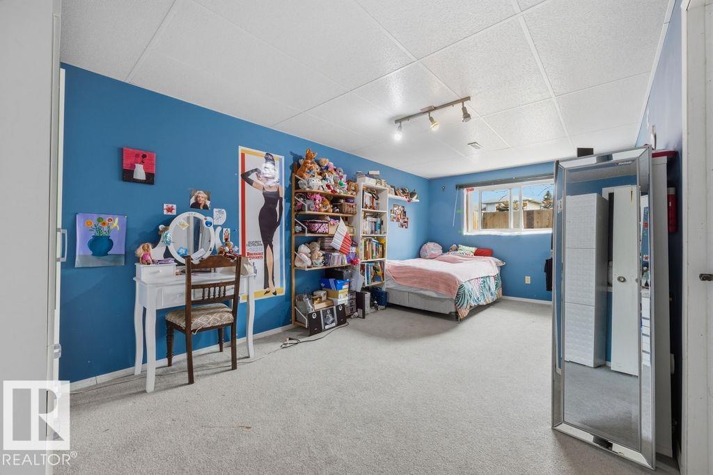 7422 188 ST NW - 31