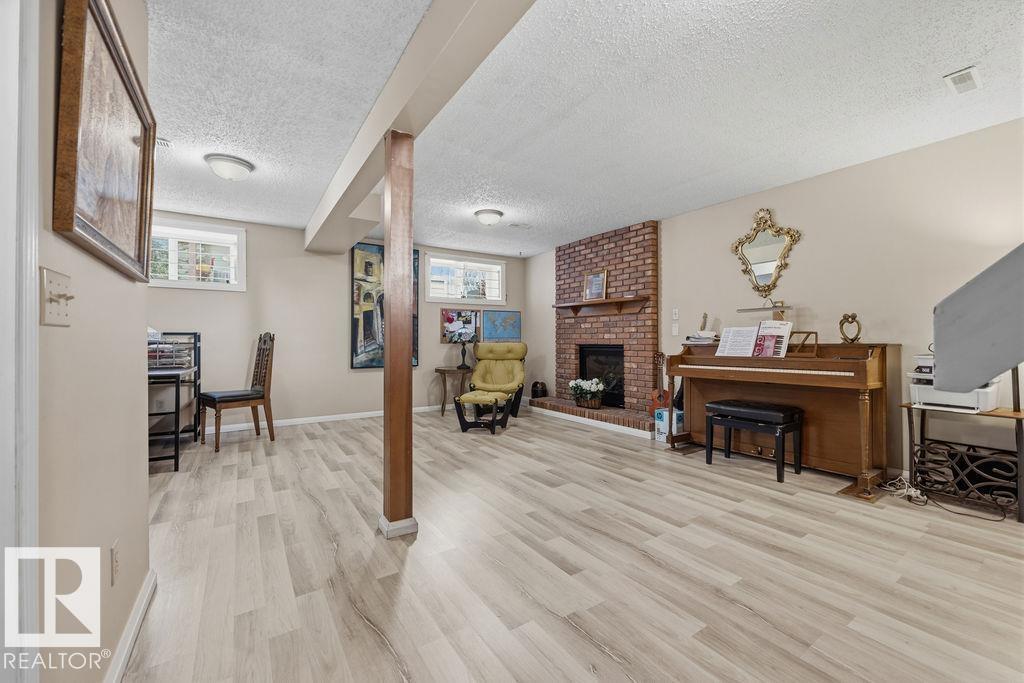 7422 188 ST NW - 24