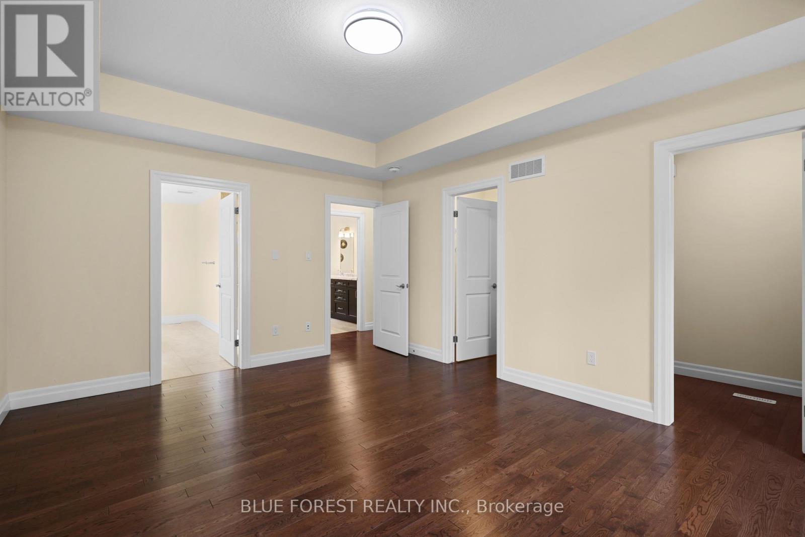 #177 1061 EAGLETRACE DRIVE - 32