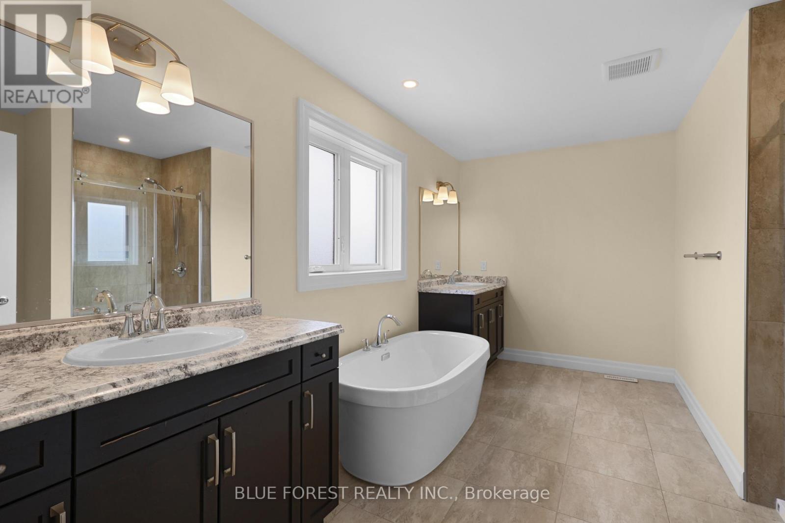 #177 1061 EAGLETRACE DRIVE - 33