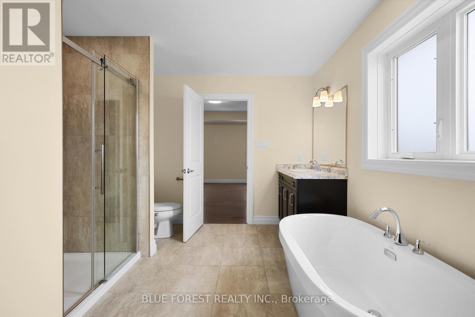 #177 1061 EAGLETRACE DRIVE - 35