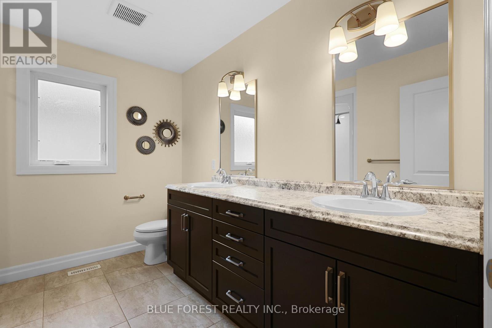 #177 1061 EAGLETRACE DRIVE - 36