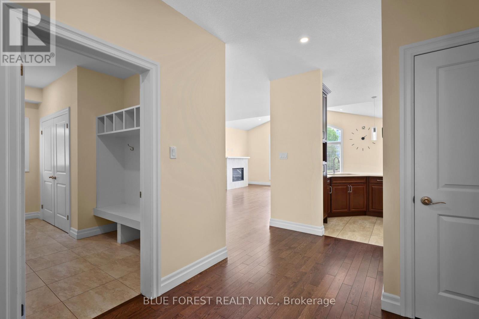 #177 1061 EAGLETRACE DRIVE - 8