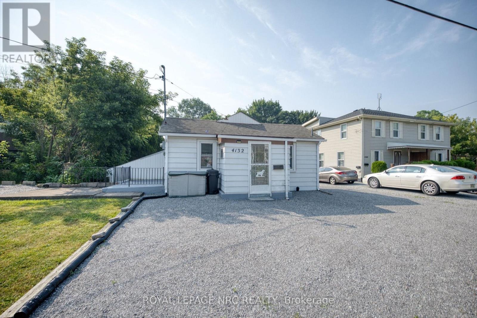 4132 CHIPPAWA PARKWAY - 1