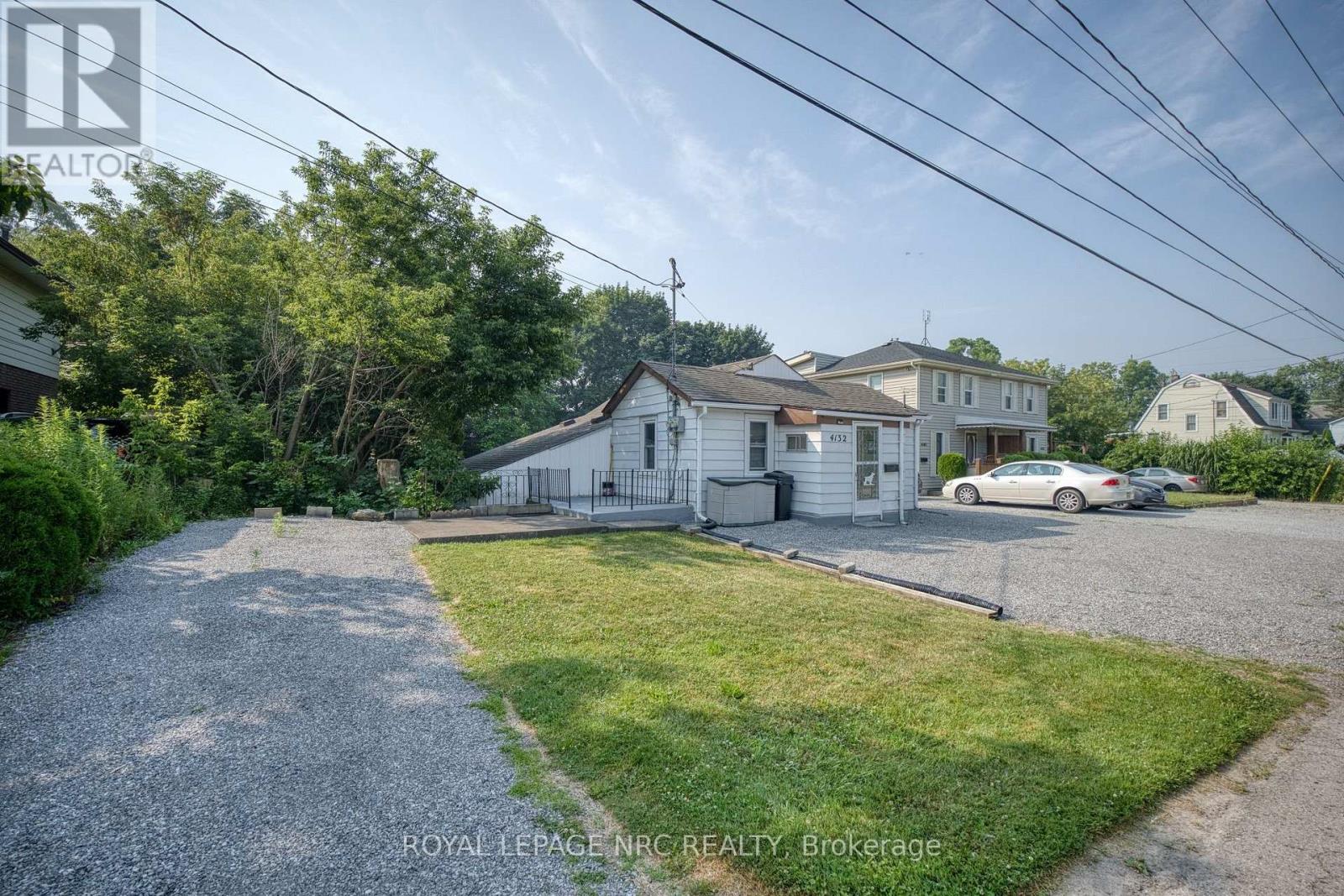 4132 CHIPPAWA PARKWAY - 2