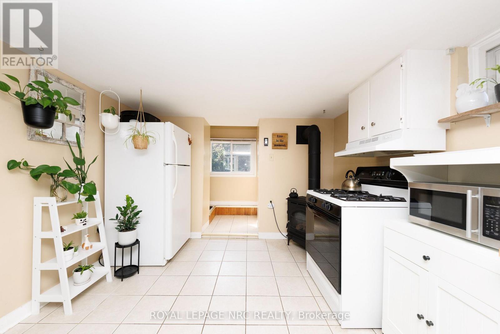 4132 CHIPPAWA PARKWAY - 21