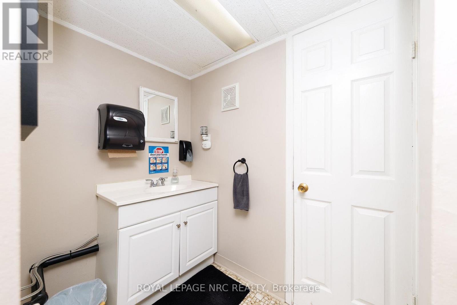 4132 CHIPPAWA PARKWAY - 23