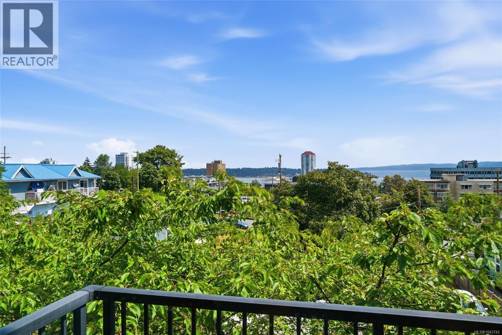 #304 555 Franklyn St - 19